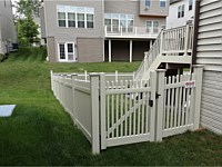 <b>Tan Vinyl Picket Fence and WalkGate</b>